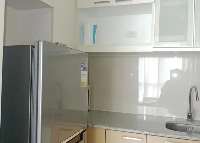 Apartment 8 Newtown Boulevard *