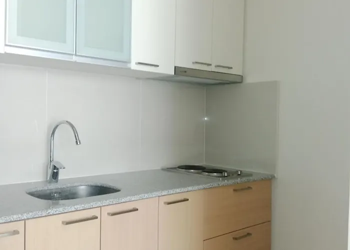 8 Newtown Boulevard * Punta Engano (Mactan)