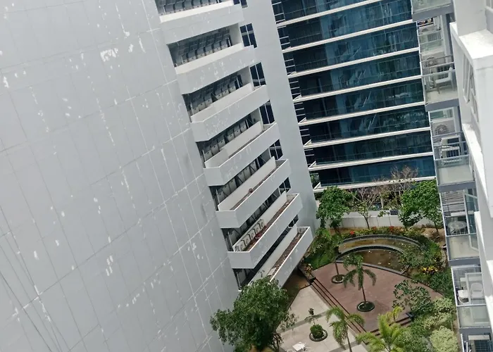 8 Newtown Boulevard Apartment Punta Engano (Mactan)