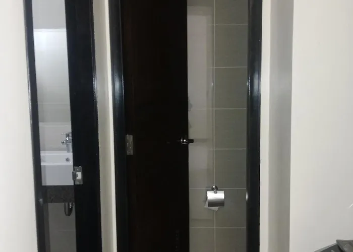 Apartment 8 Newtown Boulevard *